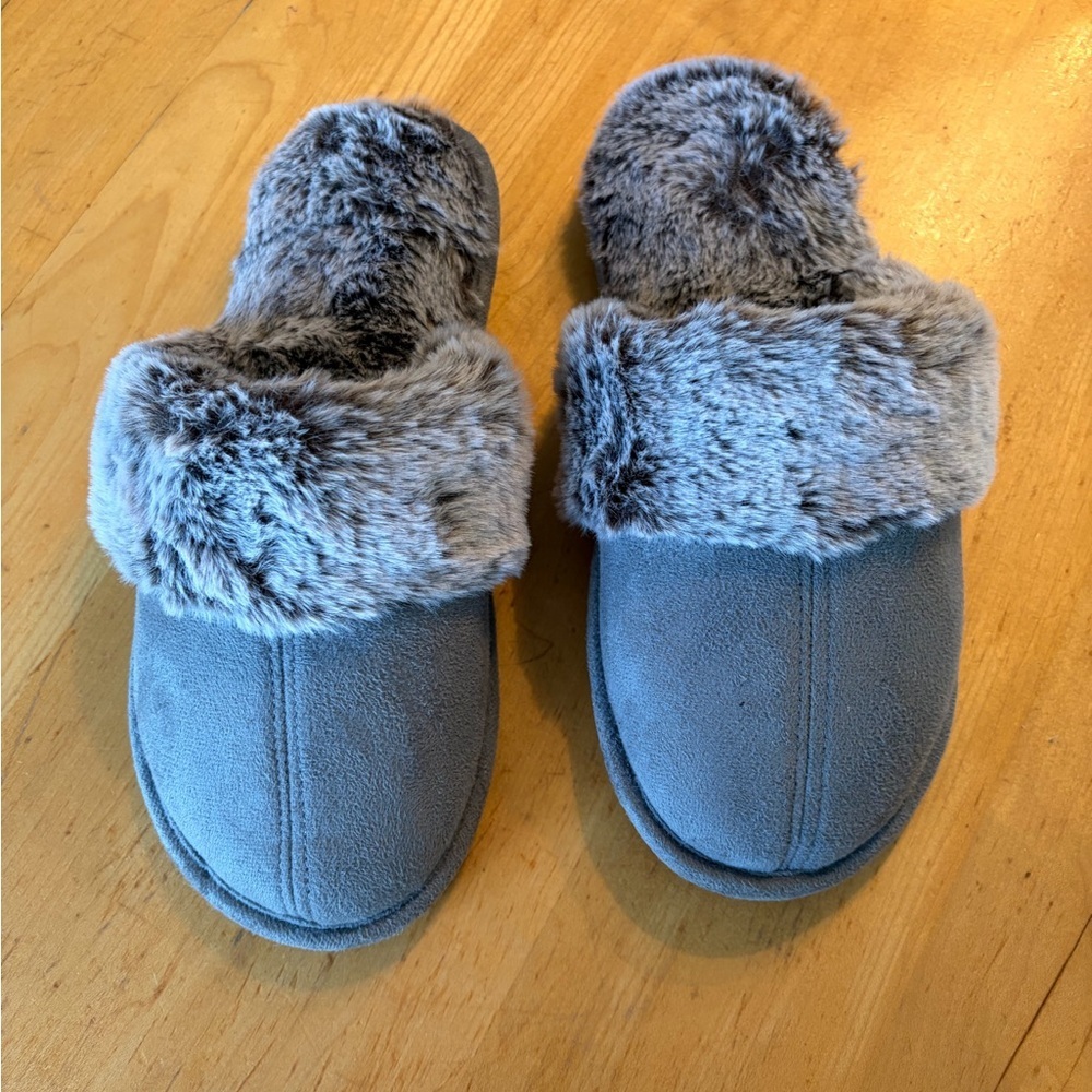 Isotopes Cozy Faux Fur Lined Women's Slippers - Grey 6.5-7